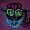 Máscara assustadora de cabeça de ovelha iluminada