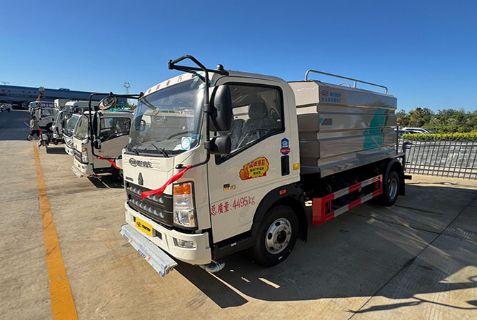 New energy vehicle washing and sprinkling truck