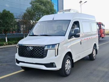 Compact Refrigerated Vehicle for Quick Deliveries