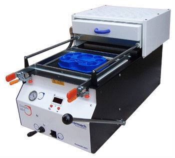 Small Vacuum Forming Machine