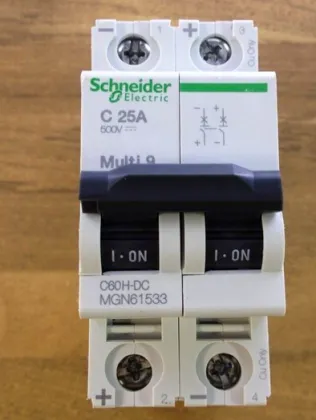 PLC SCHNEIDER QUANTUM 140 SCHNEIDER 140NOM212