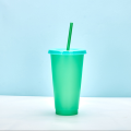 Портативный пластиковый стакан для воды с трубочкой, меняющий цвет