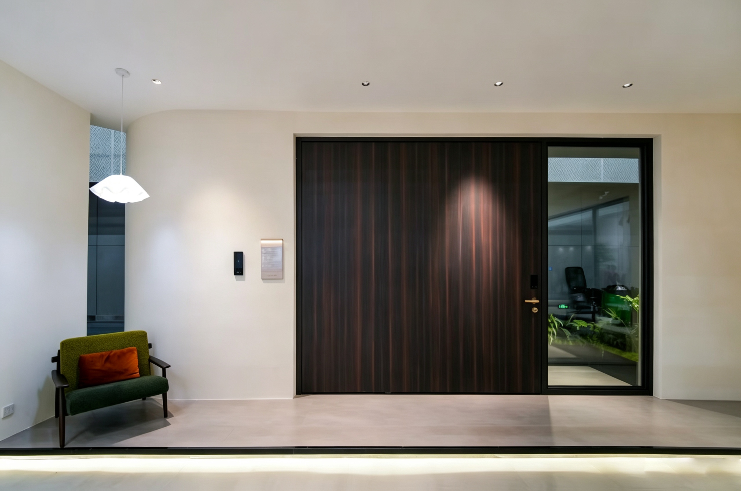 Modernes Design für Duschräume und Eingangstüren aus Metall