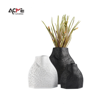 Modern Nordic Style Black and White Ceramic Vase: A Unique Tabletop Flower Arrangement