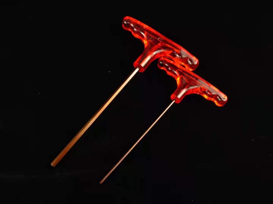 T şeklinde altıgen anahtar enjeksiyon kalıplama makinesi