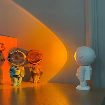 USB Portable Projector Lamp: Astronaut Ambient Light for Sunset Atmosphere and Selfies