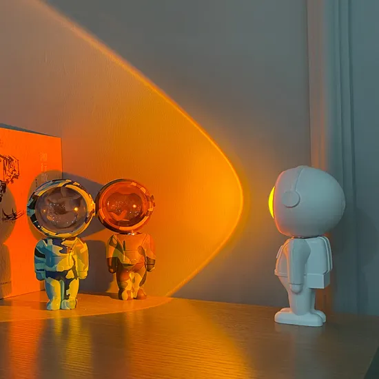 USB Portable Projector Lamp: Astronaut Ambient Light for Sunset Atmosphere and Selfies