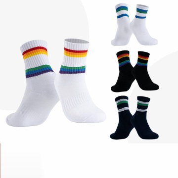 Faible MOQ Custom Men's Outdoor Fringing Mid Tube Sports Socks