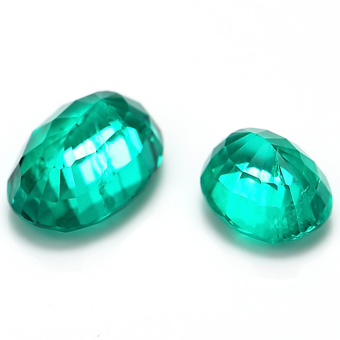 Émeraude colombienne cultivée en laboratoire, taille ovale 9x13