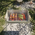 Parrilla de barbacoa de carbón plegable portátil minimalista con mango de madera – Parrilla liviana para acampar al aire libre