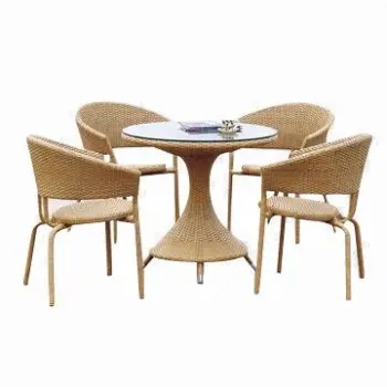 Outdoor rattan dining set with 5mm tempered glass