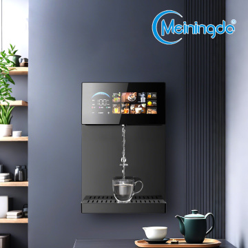 Moderno dispenser d'acqua nero a parete