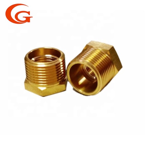 Manguito reductor hexagonal de latón para conexiones de tuberías