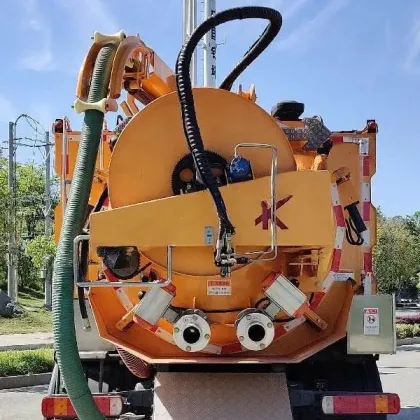 Isuzu FTR Road Sweeper Truck - Municipal Cleaning Water Truck