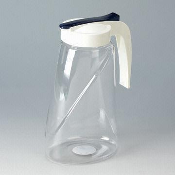 Plastic beverage jug, suitable for juice, milk, tea or coffee, ideal for home or cafe use