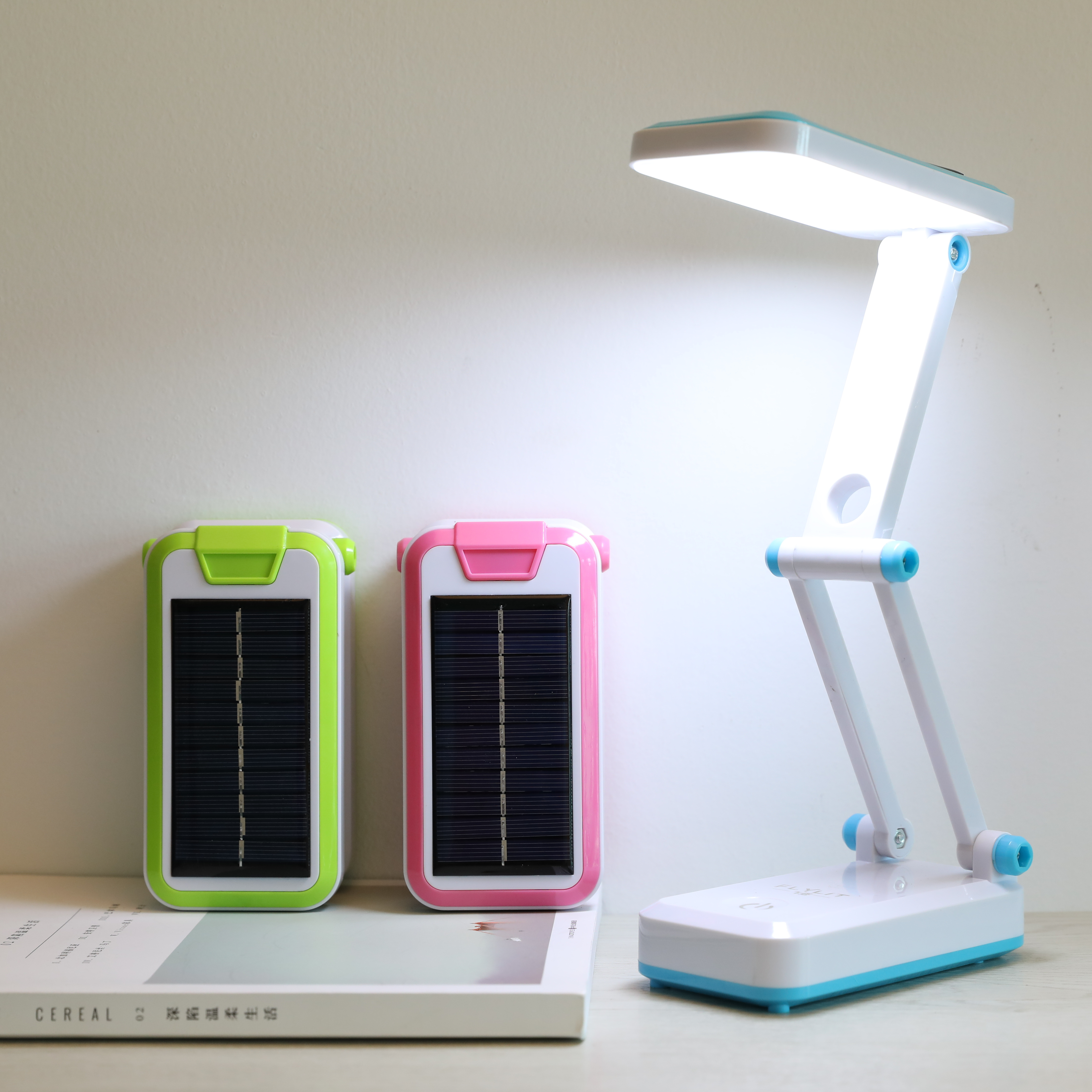 Lampe de bureau de table moderne commerciale rechargeable