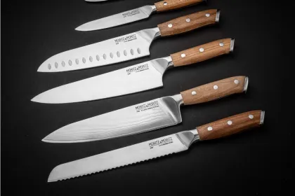 High-Quality Bread Knife for Bakers and Chefs