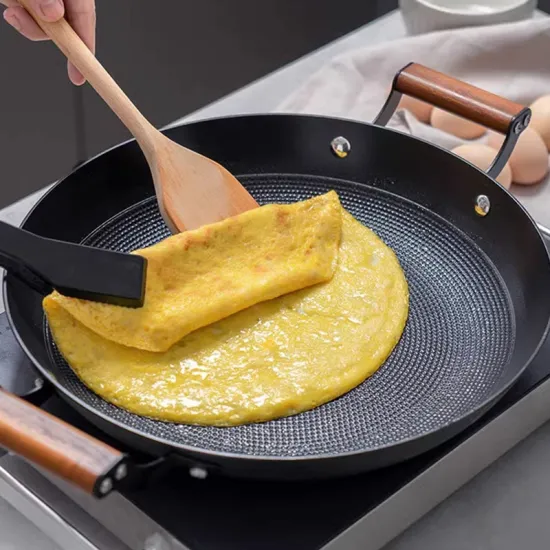 New Design 32cm Lightweight Cast Iron Non-Stick Frying Pan with Wood Handles