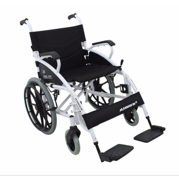 Fauteuil roulant pliant pour les handicapés