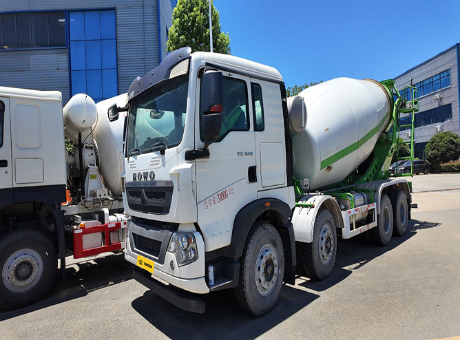 Sinotruk HOWO TX Concrete Mixer Truck