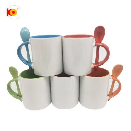 Fashion Customized Ceramic Cup with Green Spoon