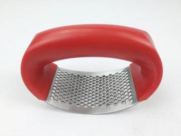 Convenient and durable garlic press