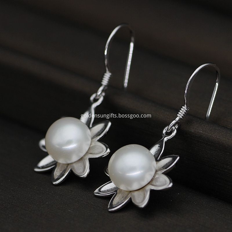 Nature Pearl Earrings