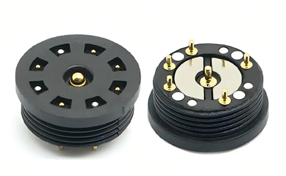 Round magnetic connector