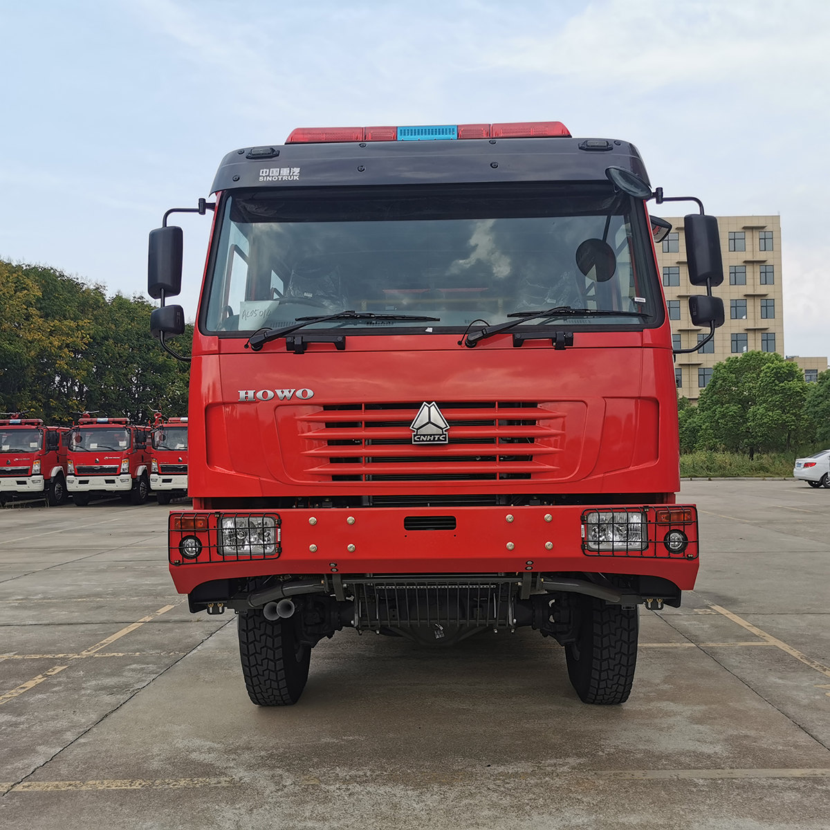 HOWO 4X4 RHD water foam fire fighting truck