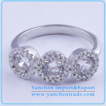 2014 Lateset Design Round-cut Micro Paved Triple Diamond Wedding Ring