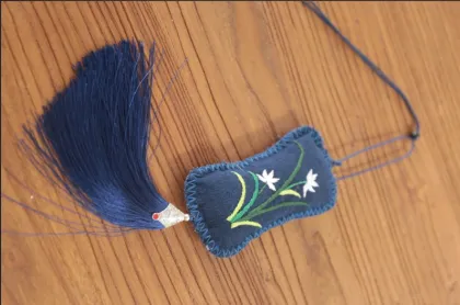 Chinese Style Handmade Blue Orchid Grass Fragrant Bag with Embroidery