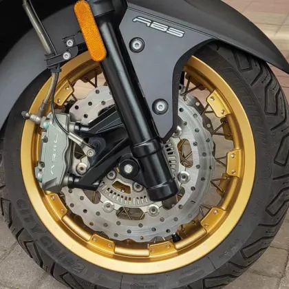 Two wheel off-road motorcycle hub