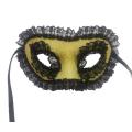 マスクボール用の黒いレーススーツのマスク