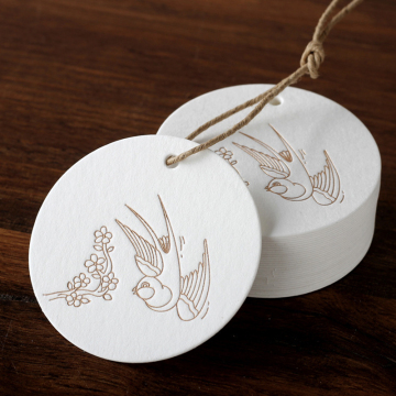 China Factory Custom Logo Printing Garment Hang Tags &amp; Clothing Étiquettes