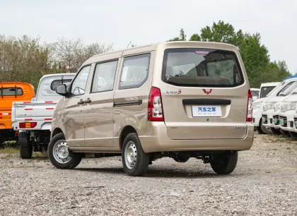 SAIC GM Wuling Rongguang S Van: In Stock 2023 Cargo Truck with 7 Seats, Cheaper MPV for Sale
