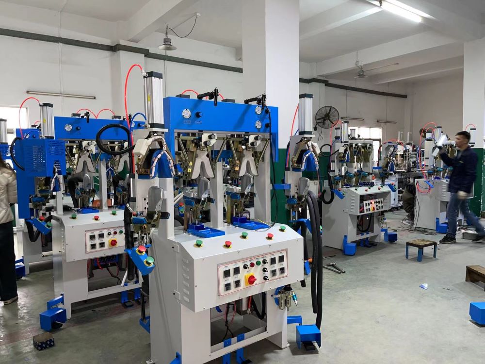 Moulding machine workshop (1)