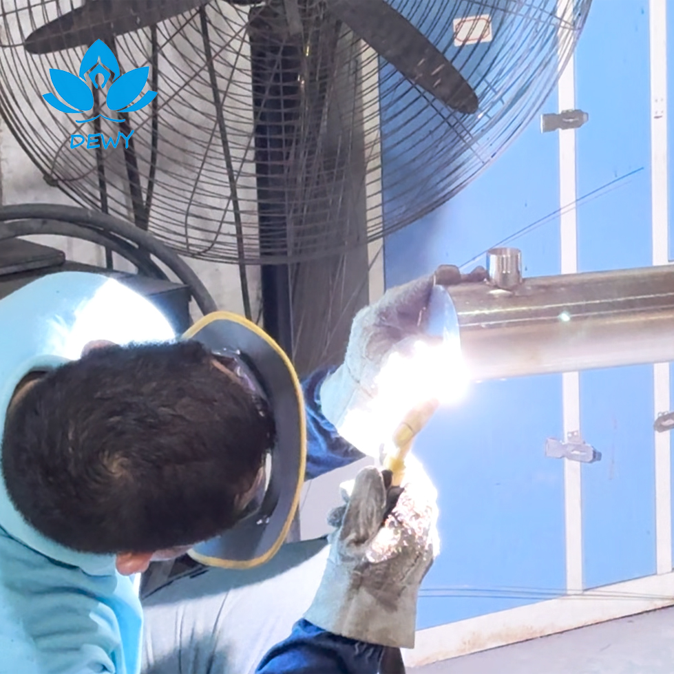 Seção flutuante de fonte flutuante de 400 m² concluída na fábrica DEWY