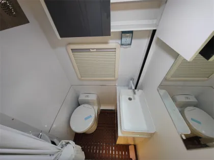 Chinese Motorhome Manufacturers: Pickup 4X4 Maxus Motorhome RV with 2 Beds & 1 Bathroom