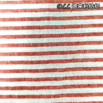 خطوط حمراء من القماش المنسوج