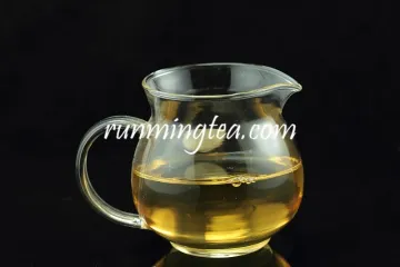 High quality borosilicate Round glass Pitcher