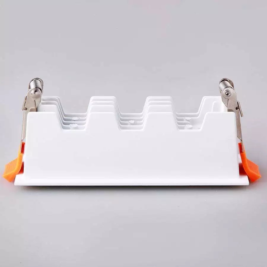 Trimless LED ceiling linear light