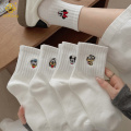 한국 애니메이션 만화 자수 흰색 INS 중간 튜브 양말