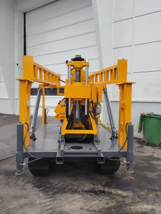 Pneumatic Drilling Rig, Tracked Water Well Drilling Rig