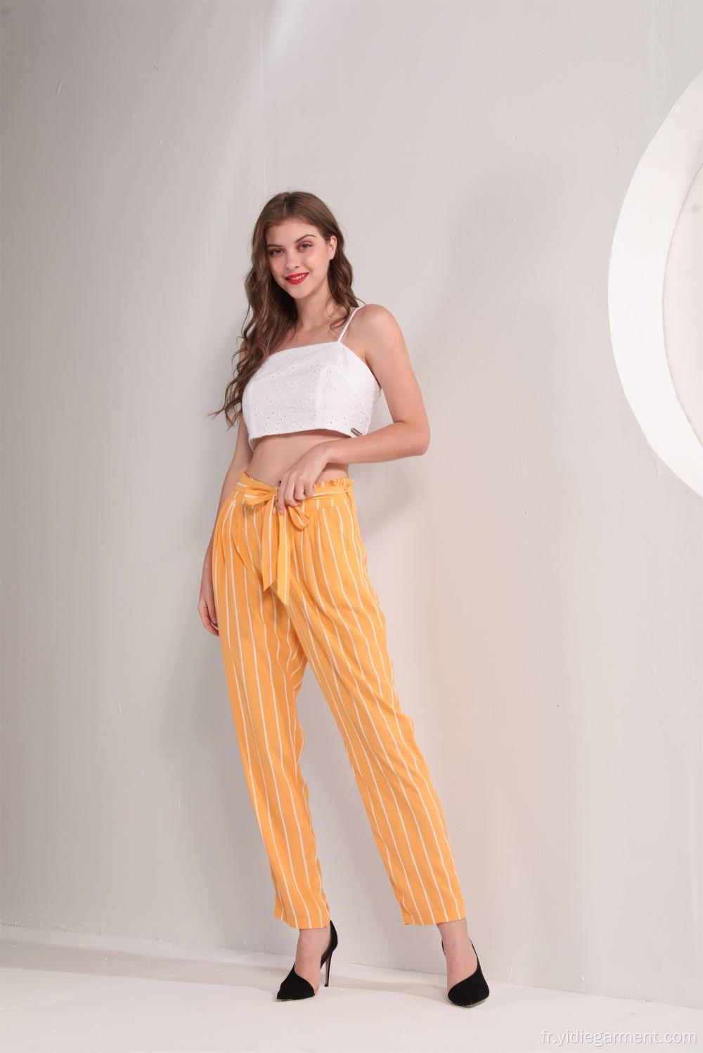 Pantalon à la cheville rayé jaune pour femme