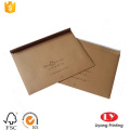 Gerecycled bruin kraft papier envelop met afdrukken