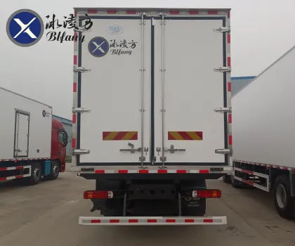 400HP Cummins FOTON 31T Refrigerated Truck for Vegetable and Ice Cream Transportation