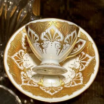 Luxury Gold Trimmed Porcelain Cups and Saucers