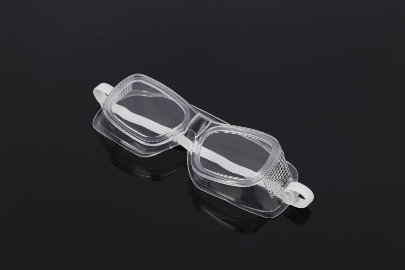 Clear ventilated protective glasses