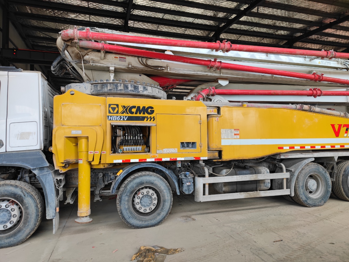 XCMG Mercedes-Benz 62-meter HB62V Concrete Pump Truck