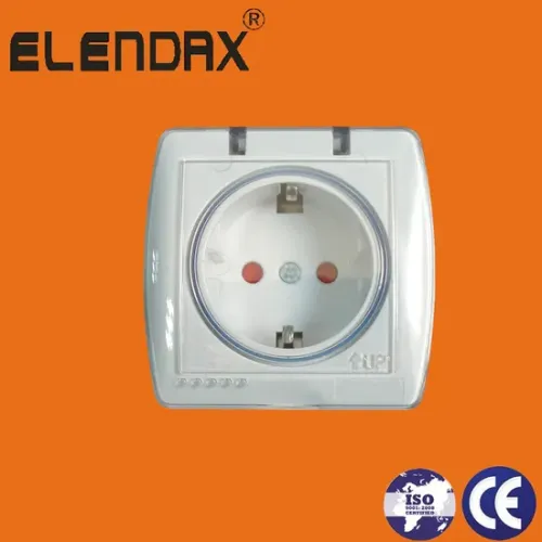 Розетка Schuko для поверхностного монтажа с крышкой IP44